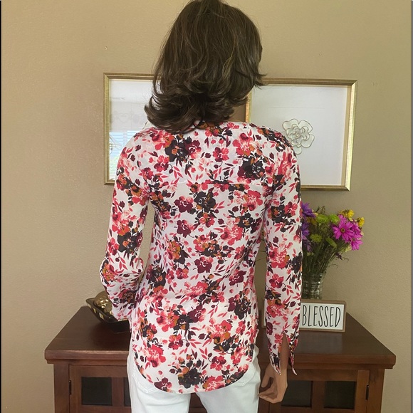 Candie’s Formal Floral Blouse - Picture 6 of 9